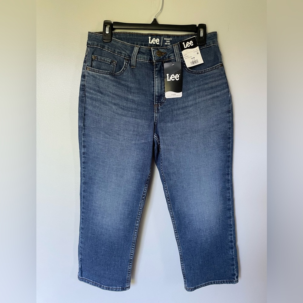 NWT Lee Capri, Mid-rise, Size 10M